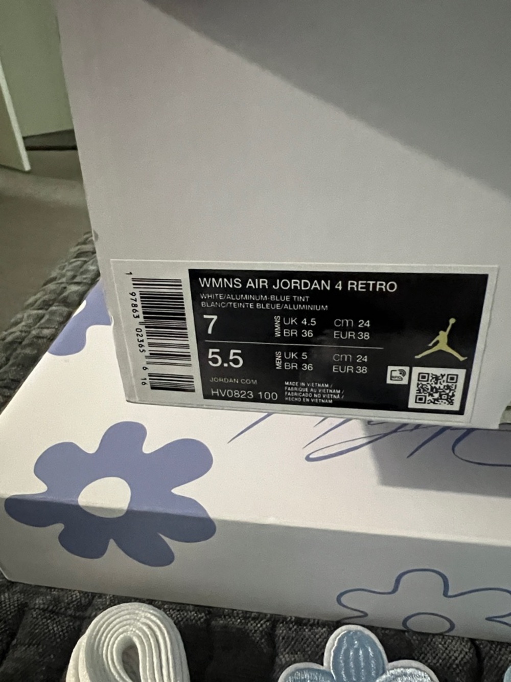 Limited Edition Women’s Air Jordan 4 Retro “Forget Me Not” - Picture 8 of 9